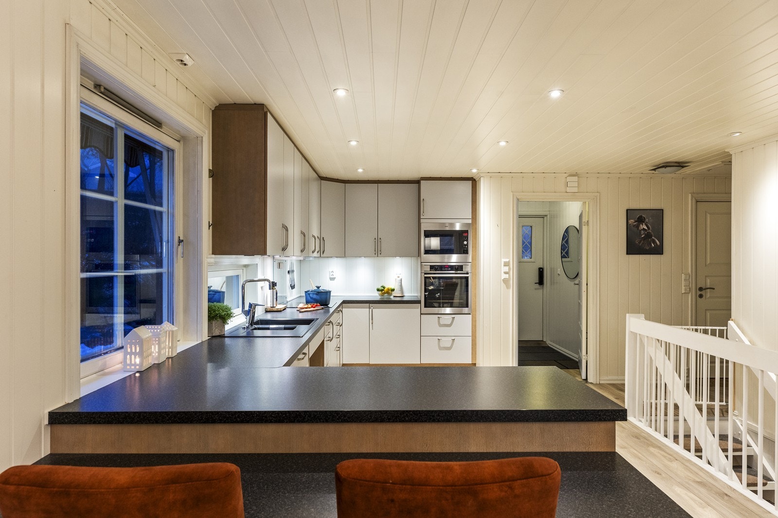 Kjøkkenet er utstyrt med mekanisk ventilator med avtrekk ut. Galleribilde