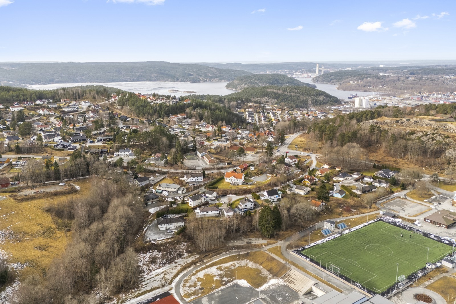 Nærmeste bussholdeplass er ved Folkvang skole, med gode forbindelser. Galleribilde