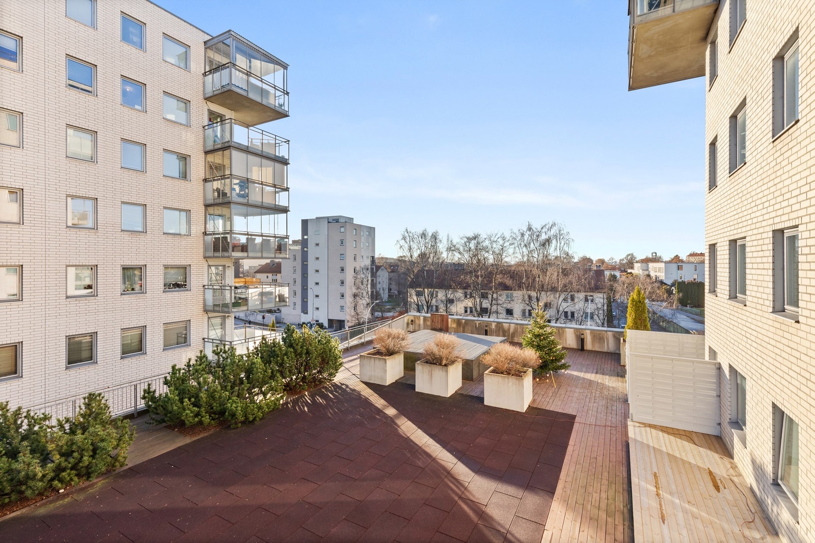 Fra balkongen har man utsyn over fellesarealene. Galleribilde