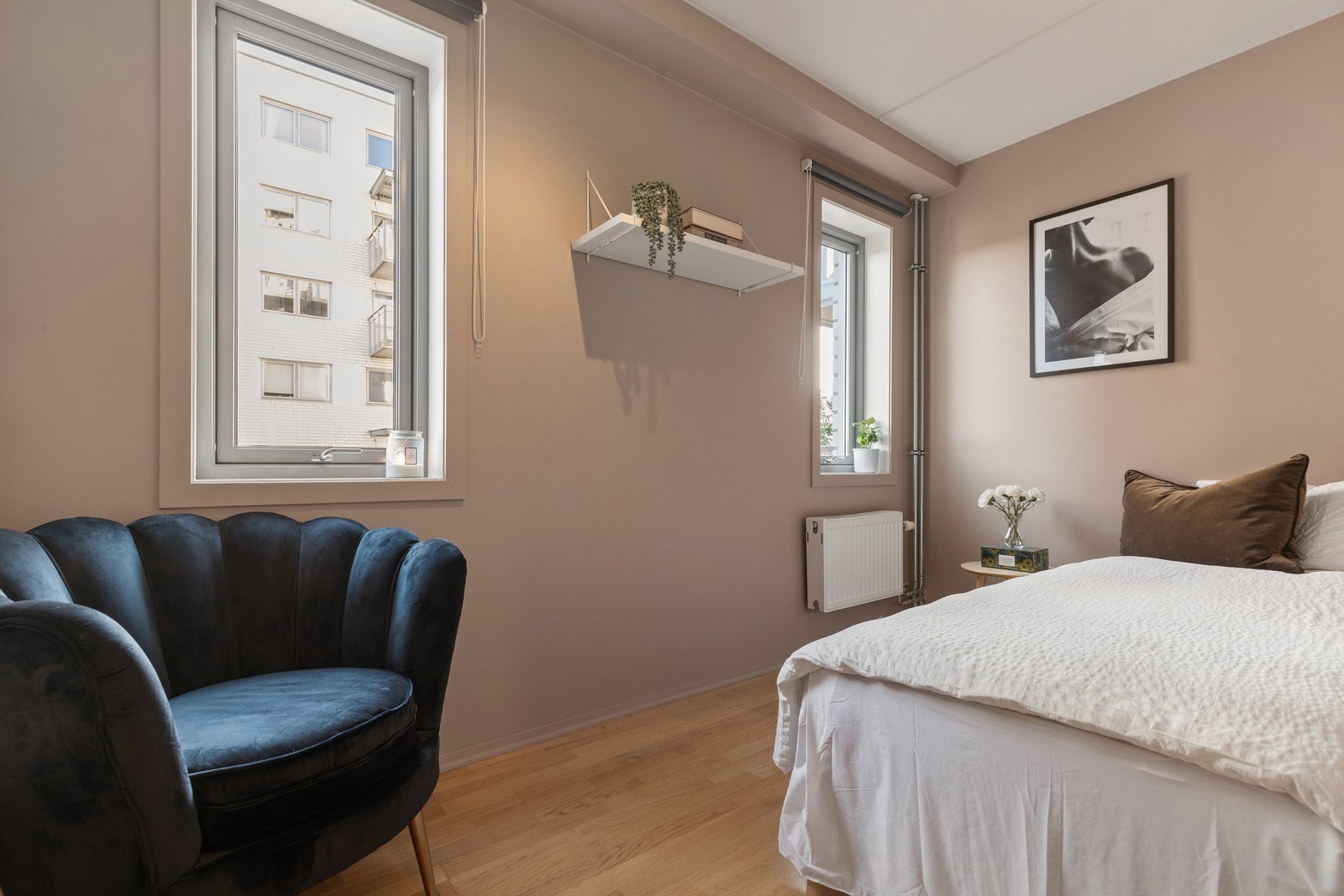 Leilighetens andre soverom passer utmerket som barnerom, gjesterom eller kontor. Galleribilde