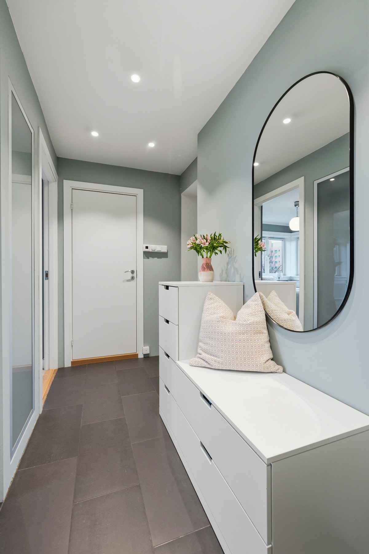 - Hjemmeside: https://maridalsveien.no/ - Galleribilde