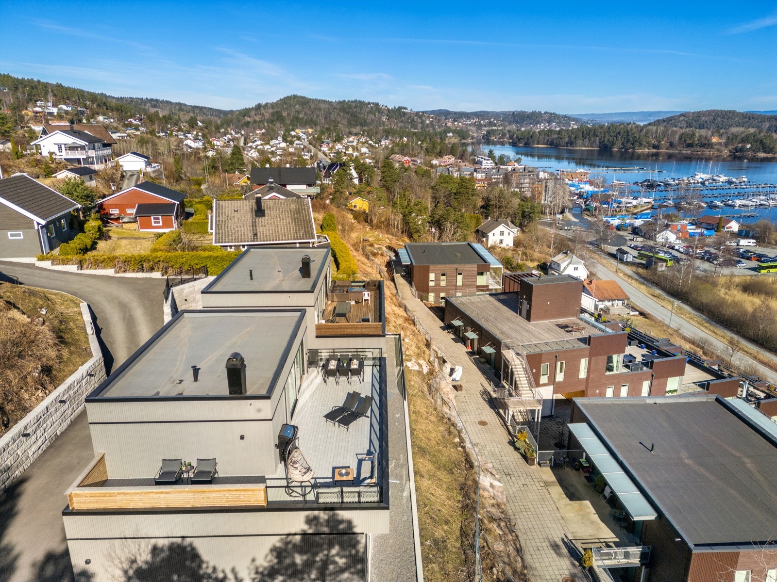 Sentral beliggenhet med gangavstand til "alt" i Sætre. Galleribilde