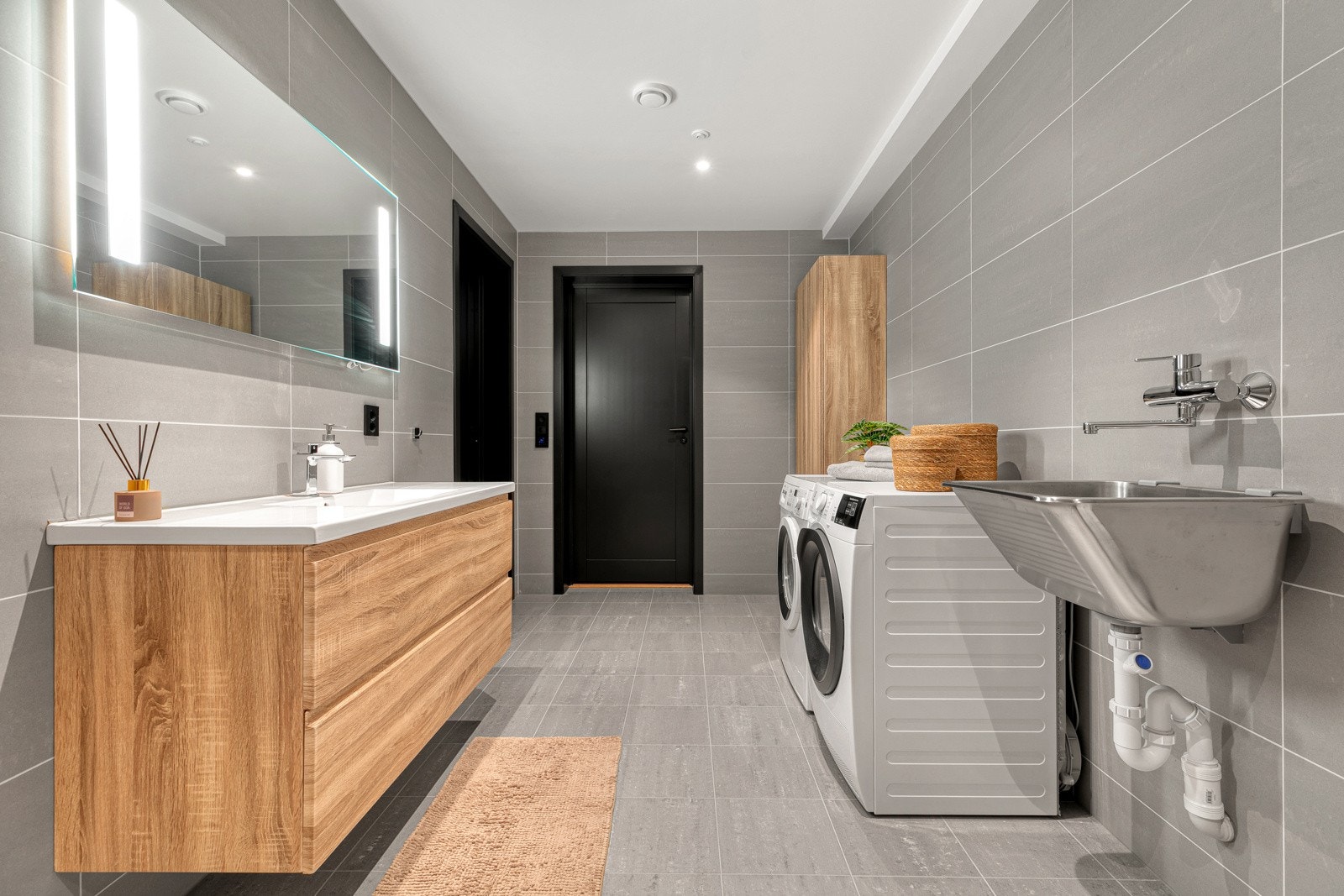 Hovedbad i U-etg, her er det skyllekum og opplegg for vaskemaskin og tørketrommel. Galleribilde