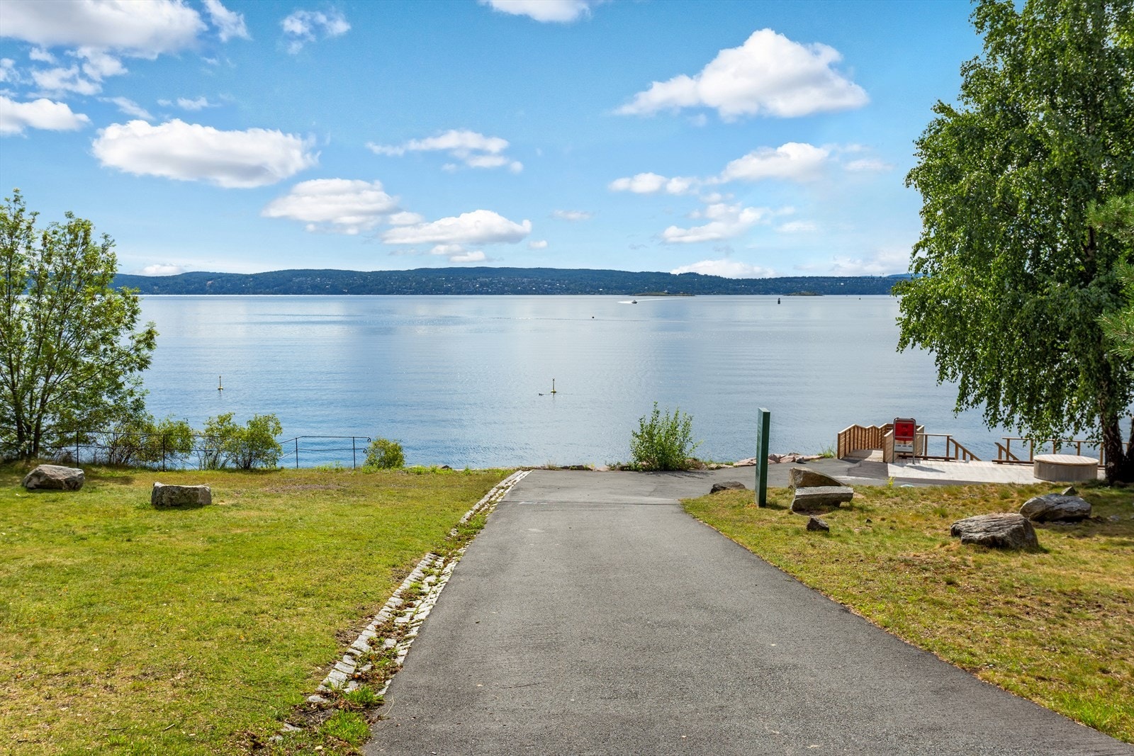 Sæterstrand er 10 min. gange fra leiligheten. Galleribilde