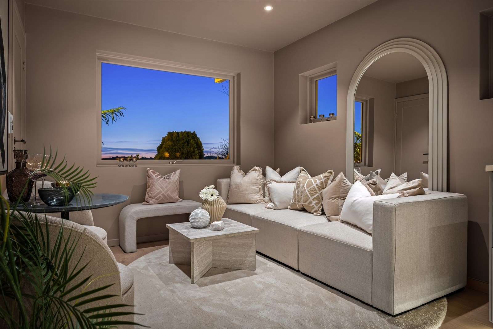 Vinduene er fra 2012 og har 2-lags glass, som bidrar til god isolasjon. Galleribilde