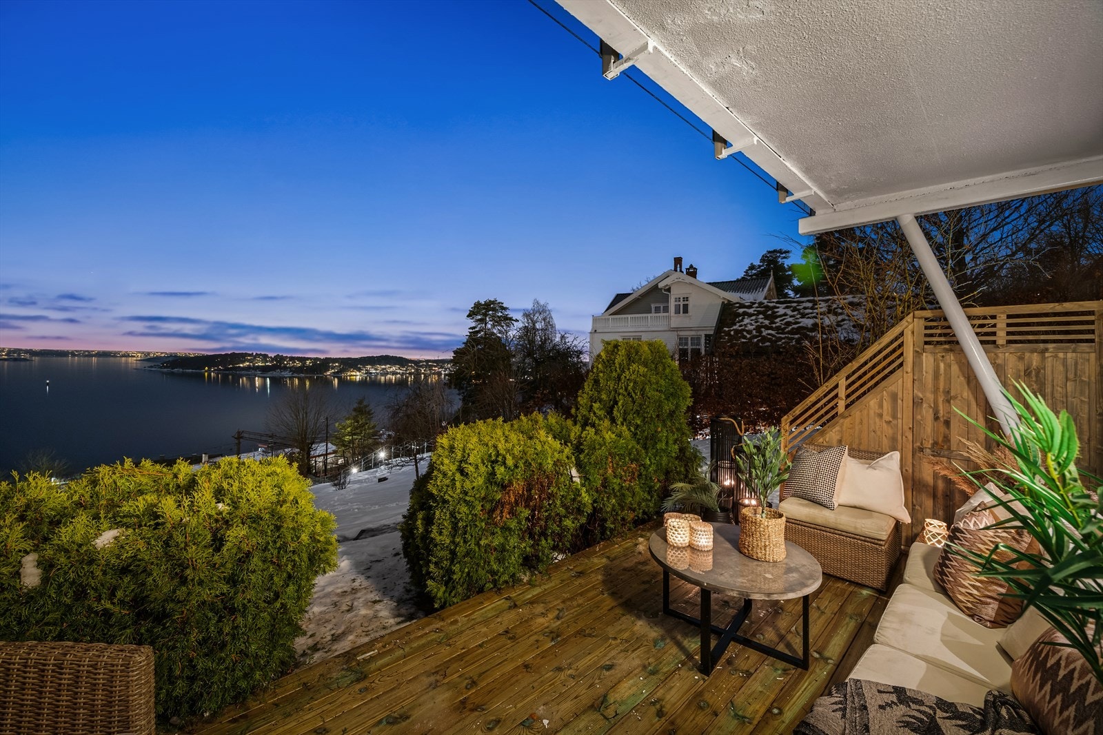 Her får du solen til den går ned, magiske solnedganger og plass til et loungesett. Galleribilde