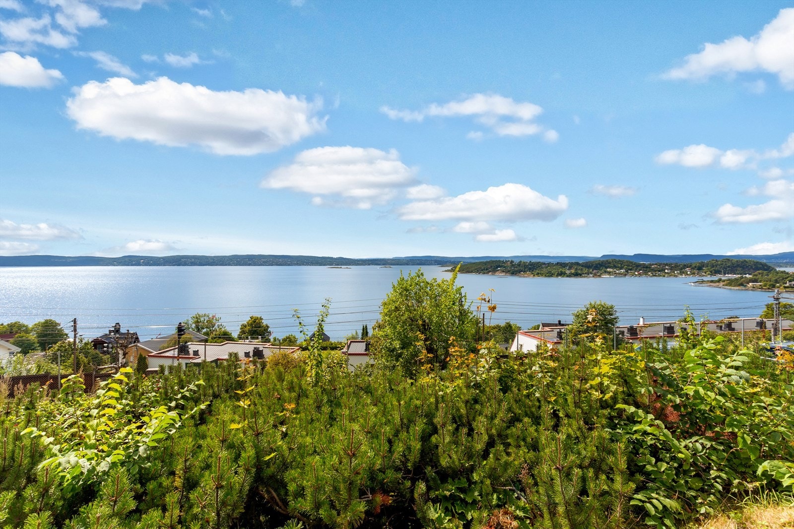 Sameiet Nordstrandveien 17 består av 37 seksjoner fordelt på 2 terrassehus. Galleribilde