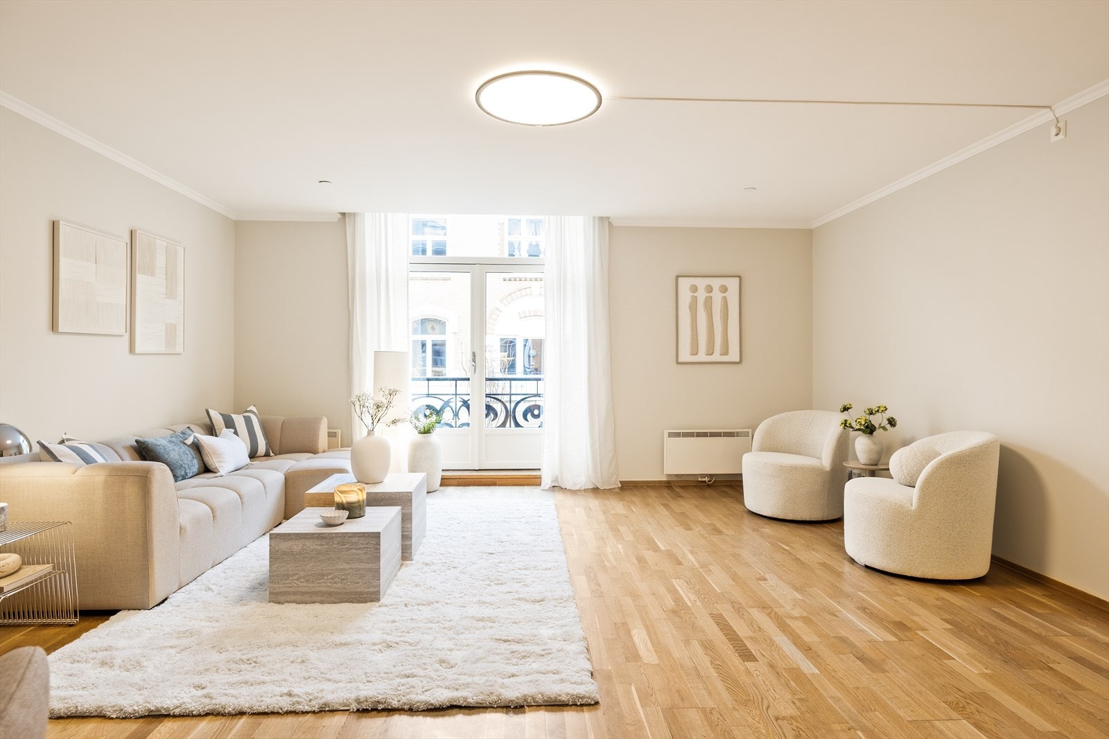 Dette er en elegant og innbydende leilighet i 2. etasje, med attraktiv beliggenhet midt i Sandefjord sentrum. Galleribilde