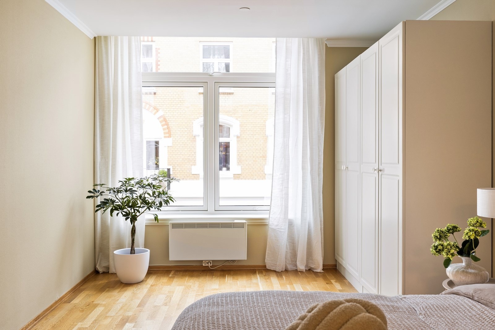 For at man skal ha et ryddig soverom er garderobeløsning viktig. Galleribilde