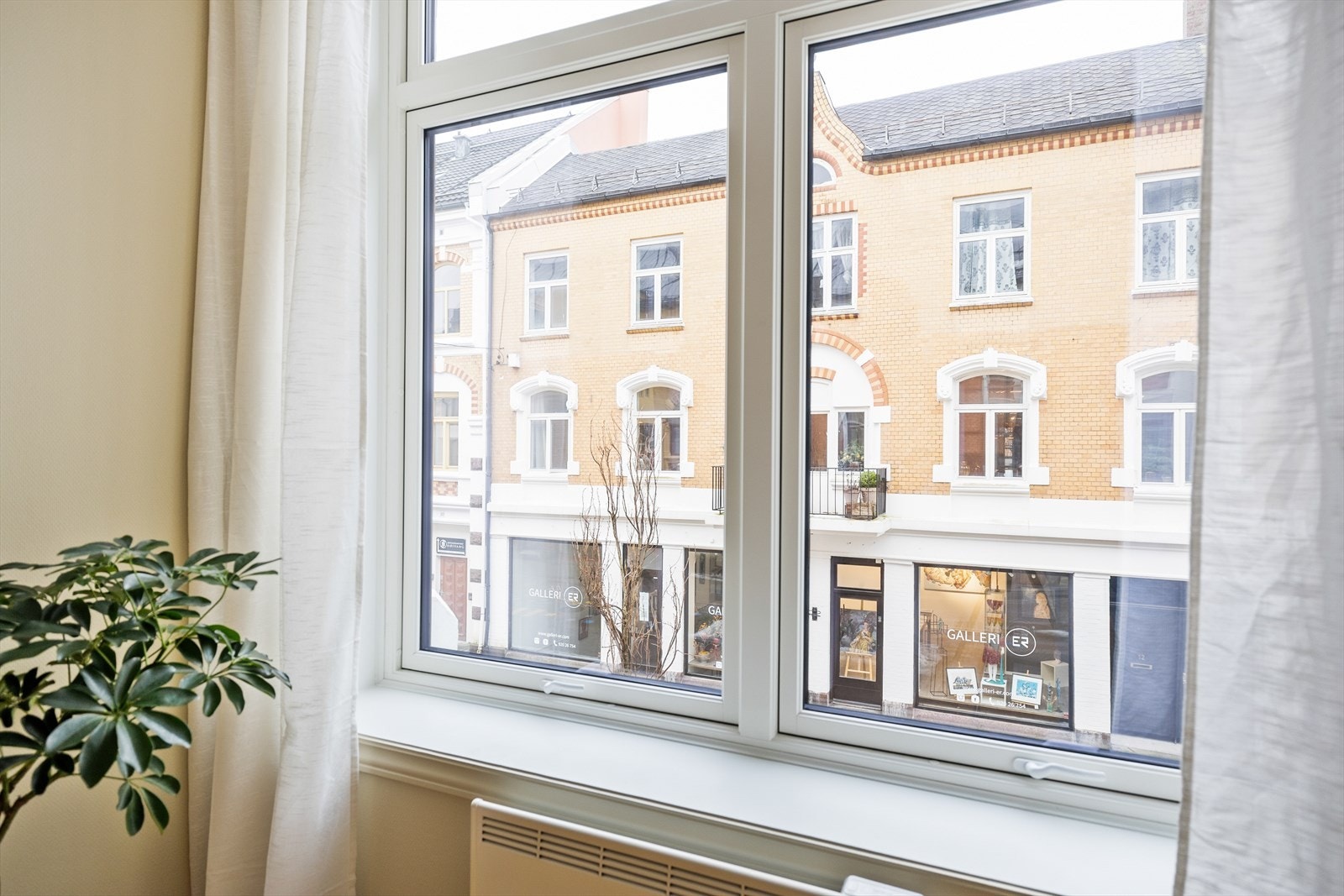 Hyggelig utsyn fra soverommet. Galleribilde