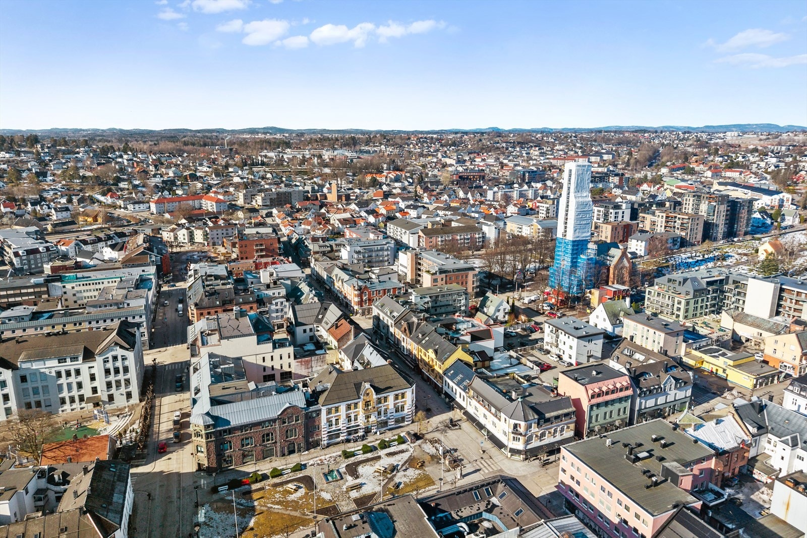 De senere årene har Sandefjord sentrum gjennomgått en positiv utvikling, med moderne boligprosjekter og oppgraderinger av offentlig infrastruktur. Galleribilde