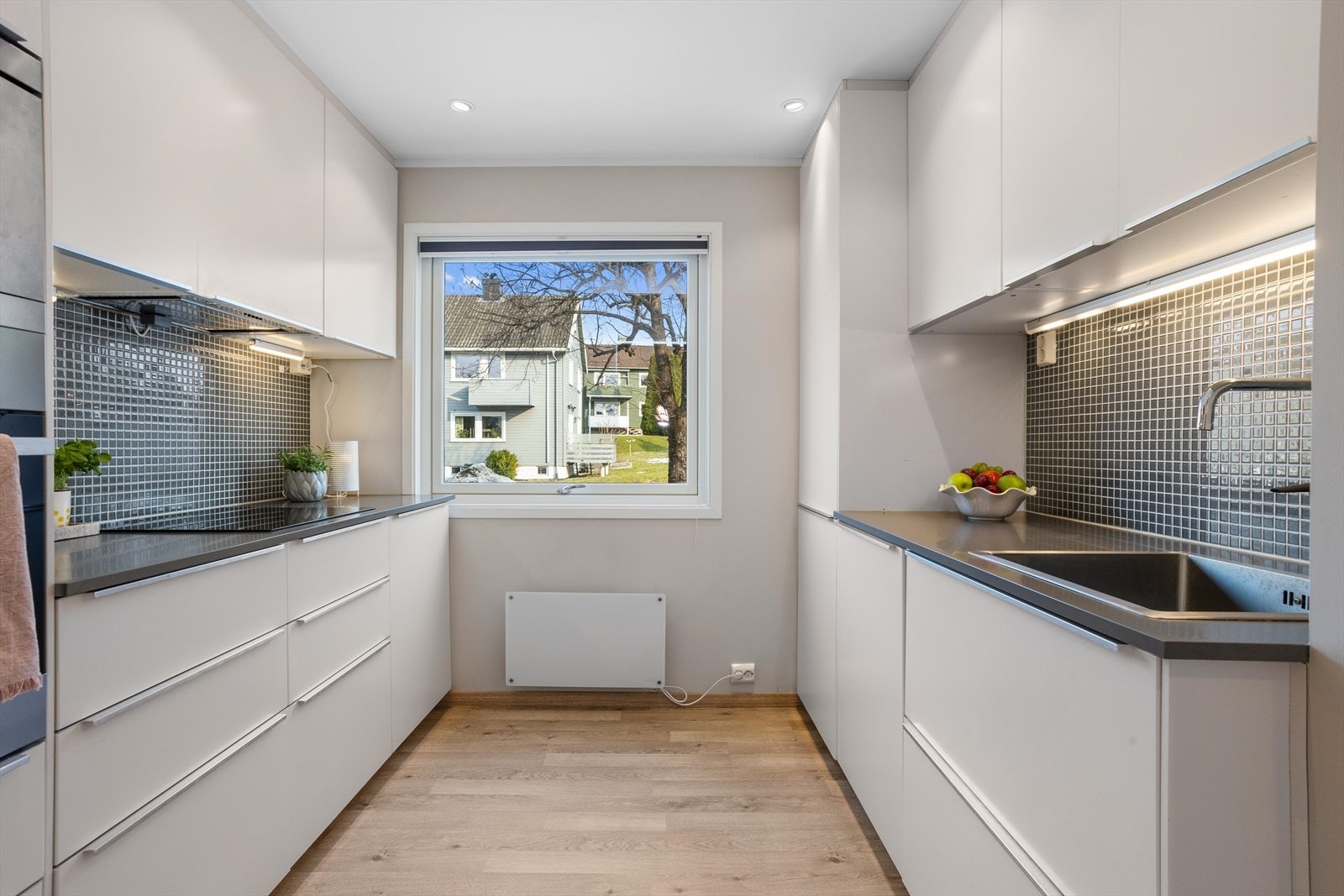 Lys, betydelig påkostet og lekker leilighet med moderne løsninger! Galleribilde