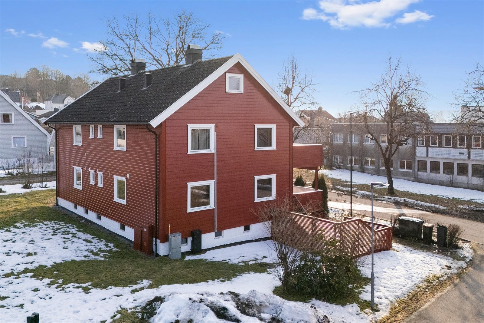 Borettslaget har satt bort plenklipp som dekkes over fellesutgifter. Galleribilde