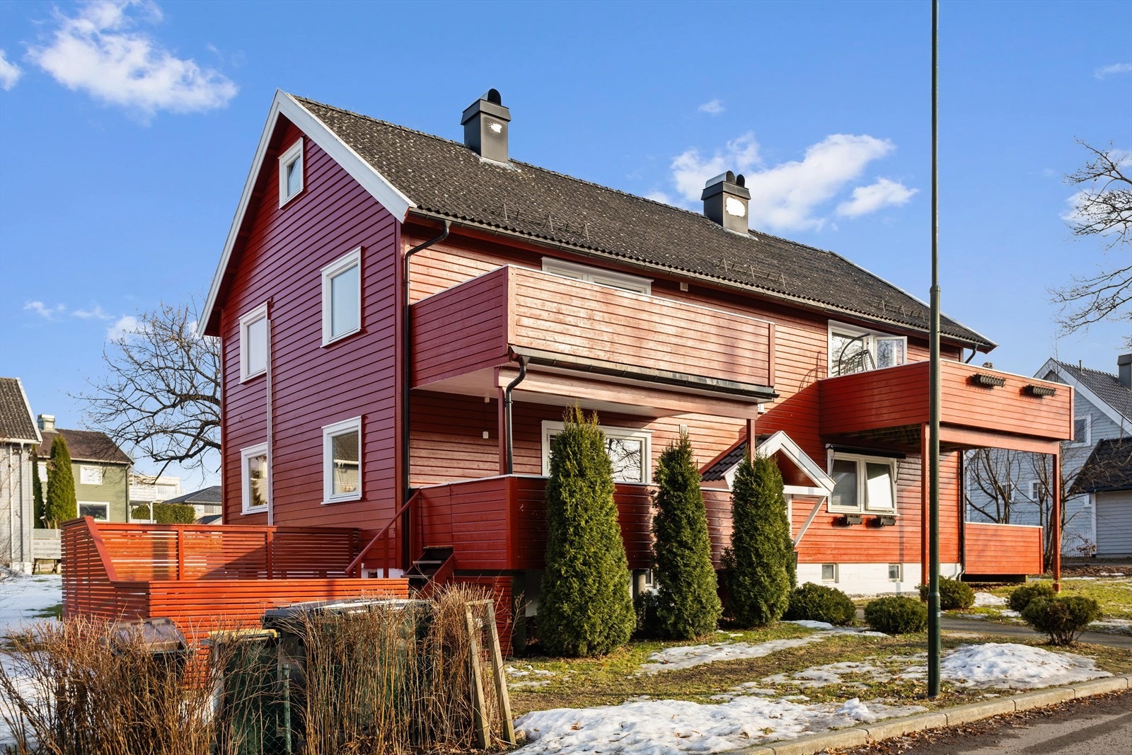 Grøntarealene er solrike og har barnevennlige omgivelser! Galleribilde