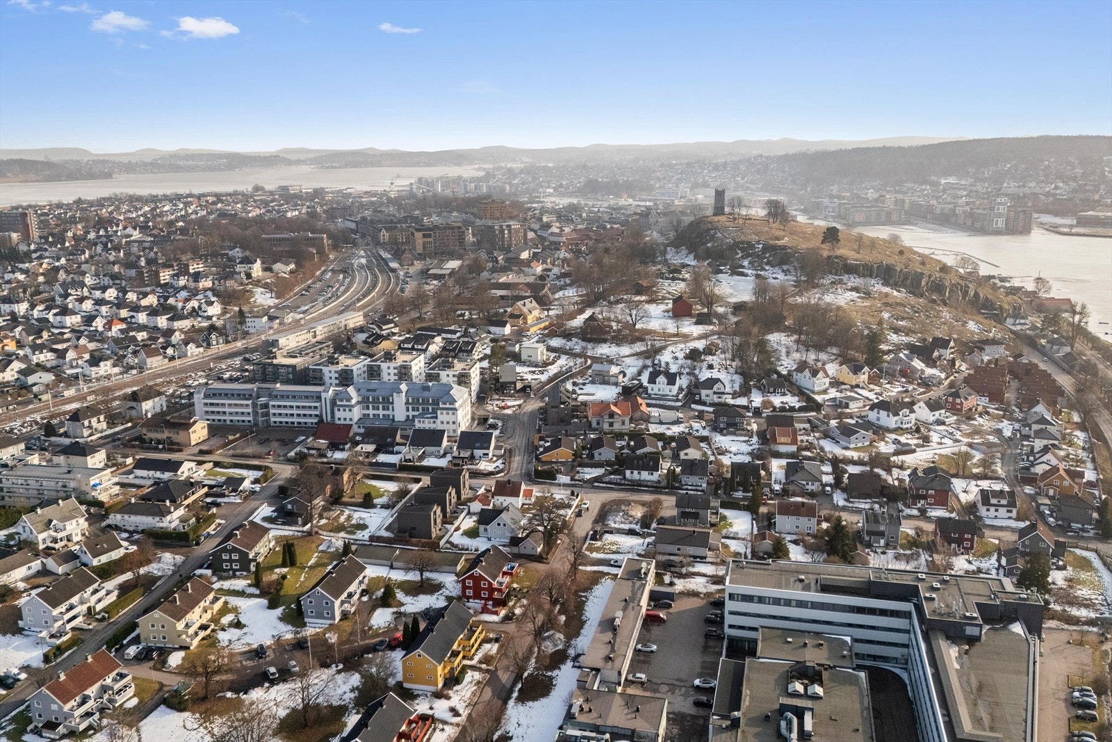 Supersentralt og fordelaktig beliggende med gangavstand til det meste. Galleribilde