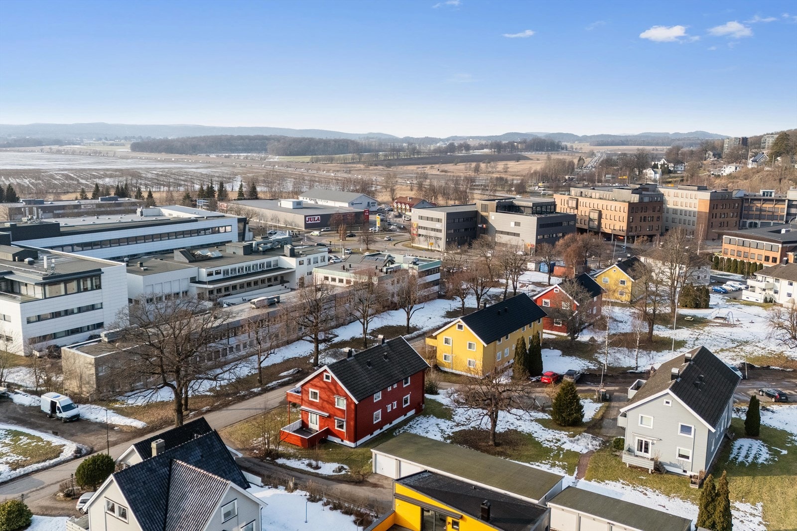 Det er nærhet også til flotte tur og rekreasjonsområder samt en rekke fritidstilbud. Galleribilde