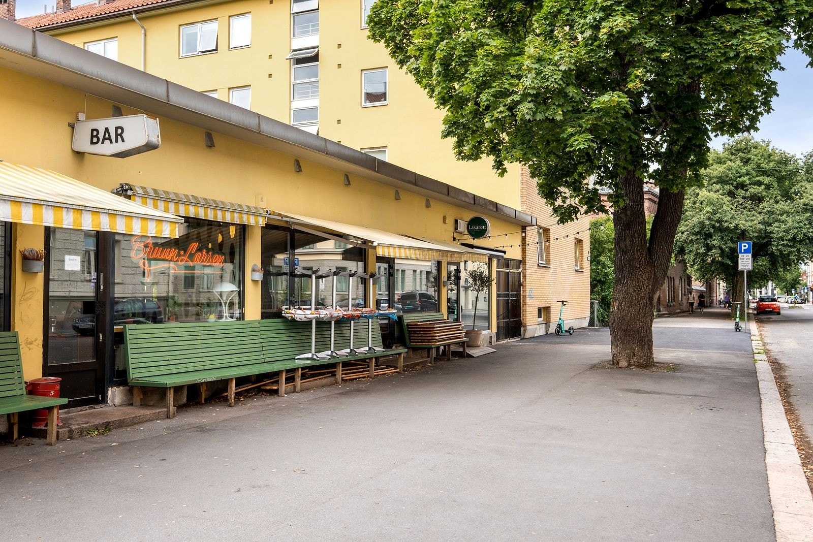 Området kan by på et hav av kafeer, restauranter, småbutikker og barer. Galleribilde