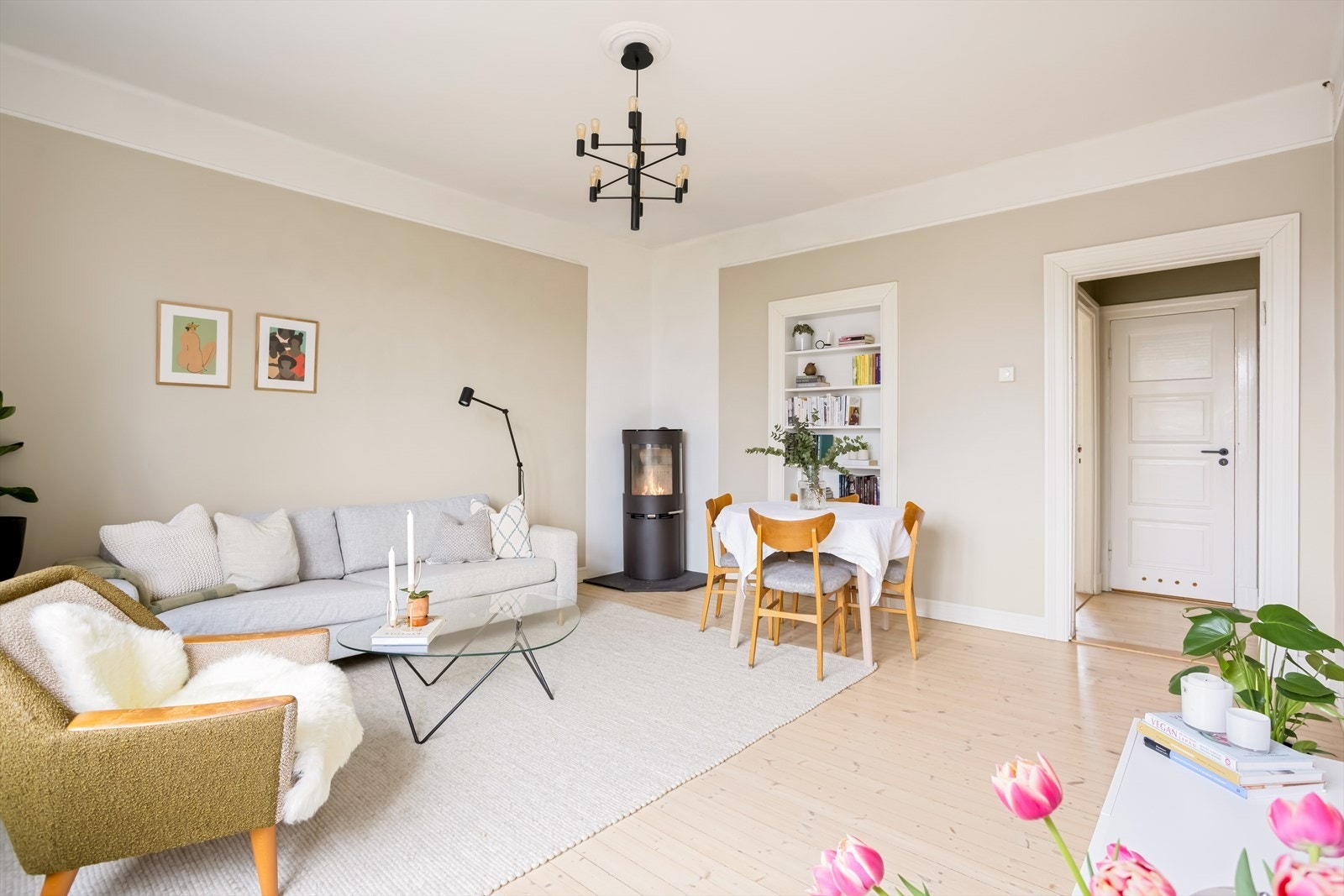 Rommet har en smart og gjennomtenkt planløsning som gjør det enkelt å innrede med ulike soner. Galleribilde