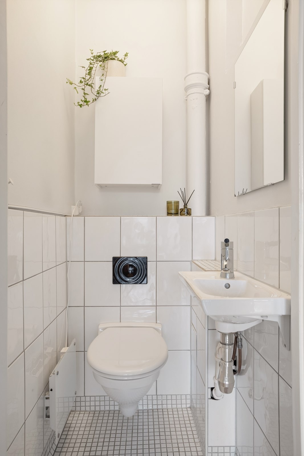 Separat WC i tilknytning entré. Galleribilde