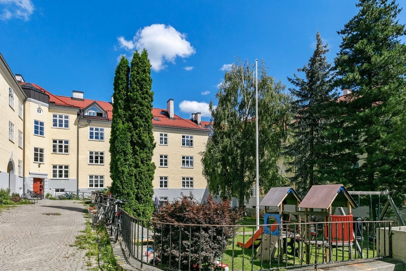 En gård det ikke er veldig vanskelig å bli glad i, men desto vanskeligere å flytte fra. Galleribilde