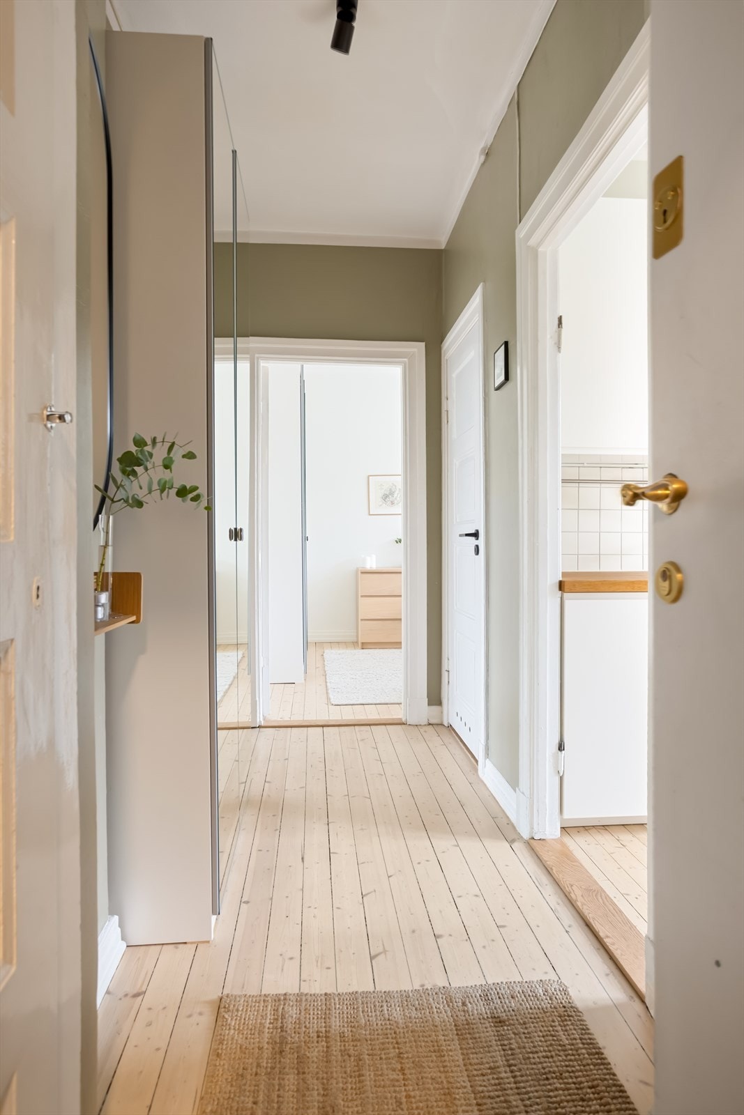 Leilighetens inngangsparti gir et godt førsteinntrykk som setter tonen for resten av boligen. Galleribilde