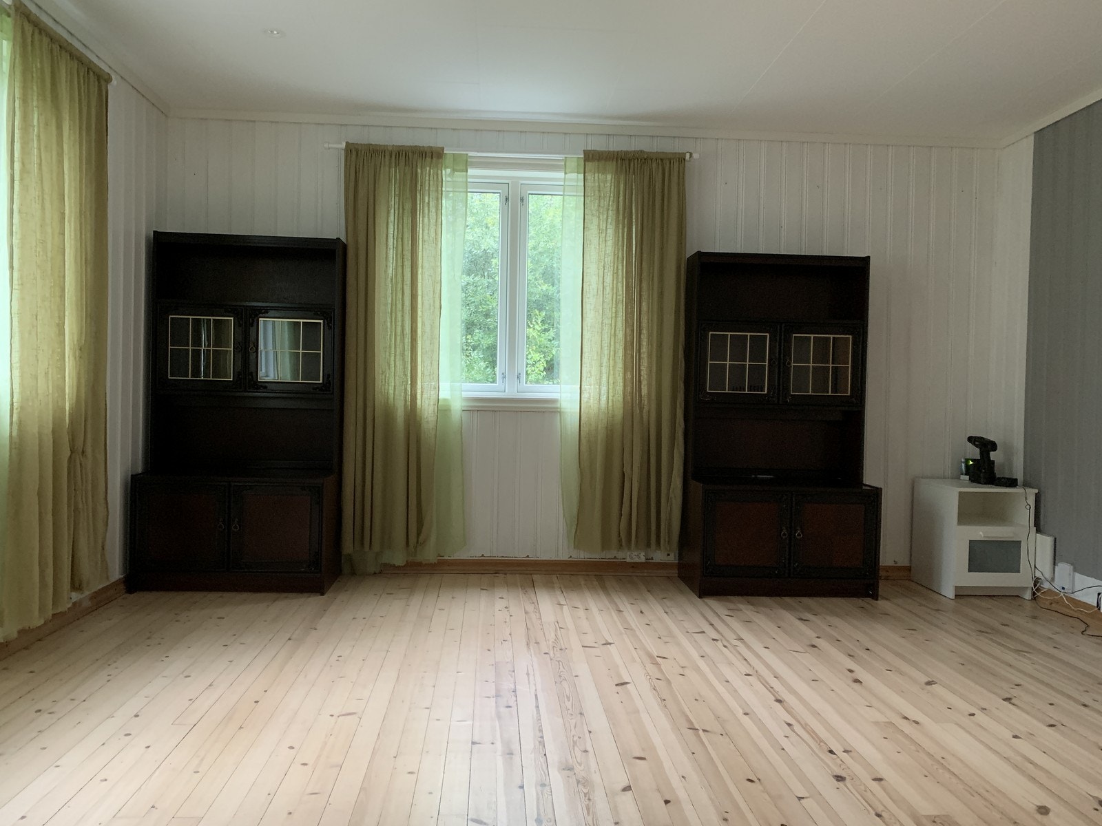 Stor stue med gode møbleringsmuligheter. Galleribilde