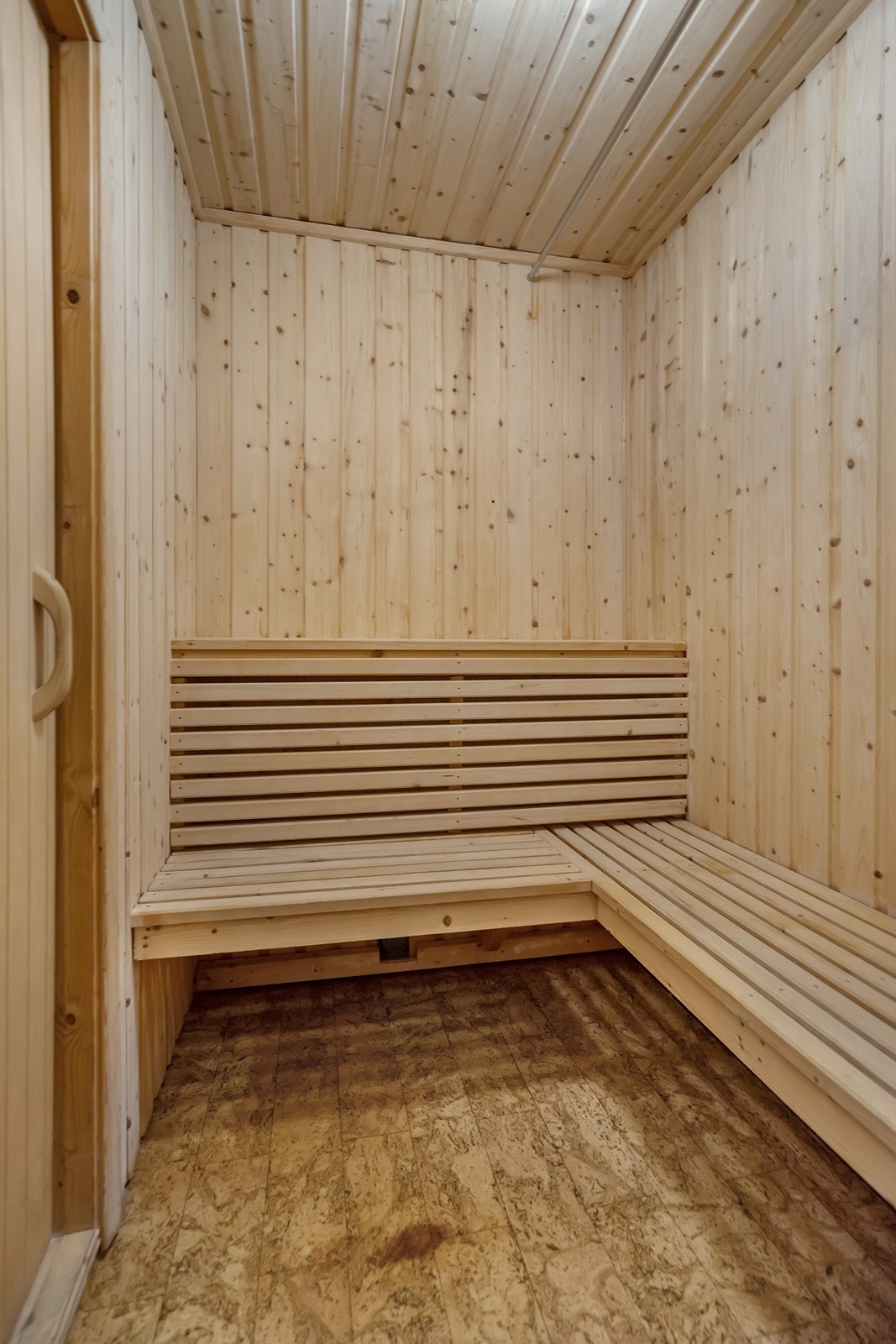 Badet har adkomst til badstue / bod | Selger opplyser om at det ikke er ovn i badstuen Galleribilde