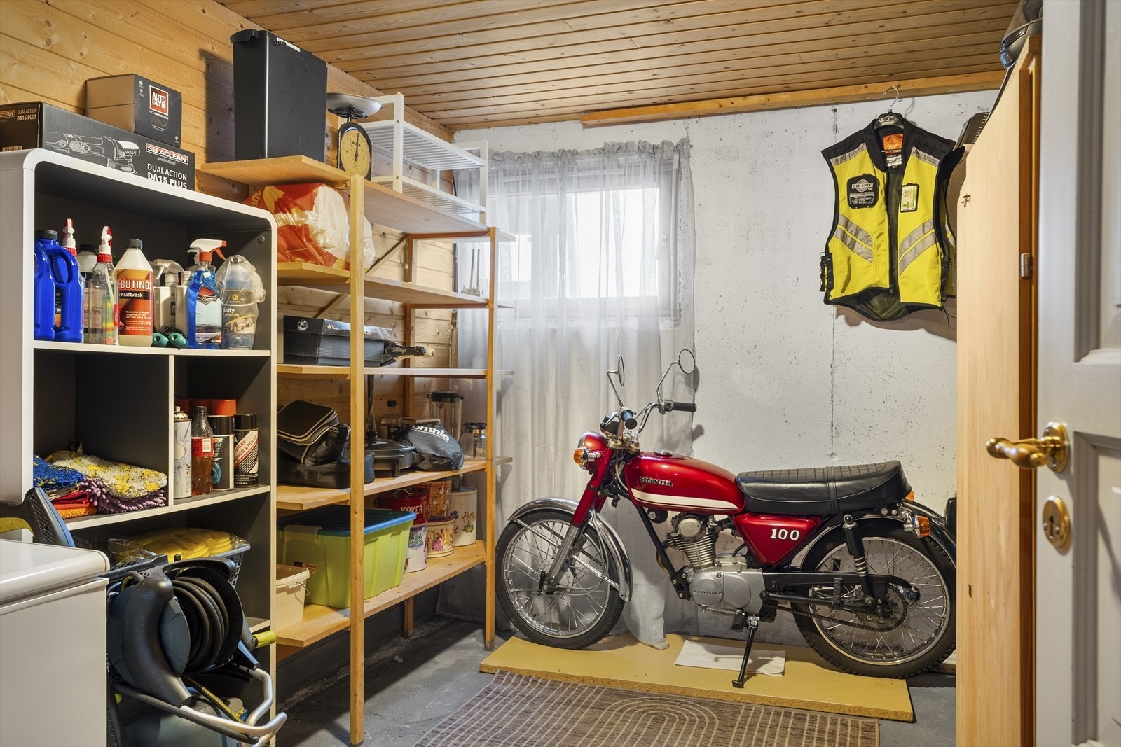 Stor bod med masse lagringsplass Galleribilde