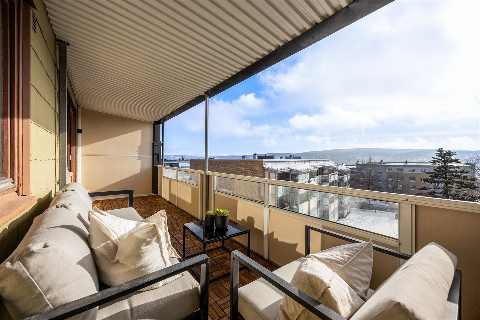 Herfra har du en åpen og fri utsikt over nærområdet. Galleribilde