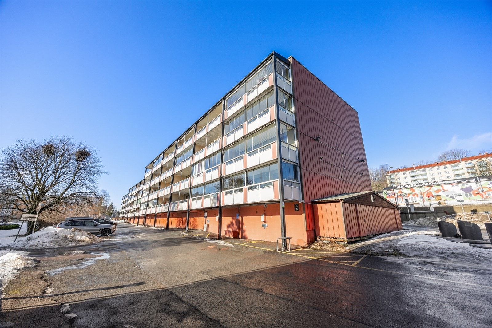 Leiligheten ligger i et veletablert boligsameie fra 1957. Galleribilde