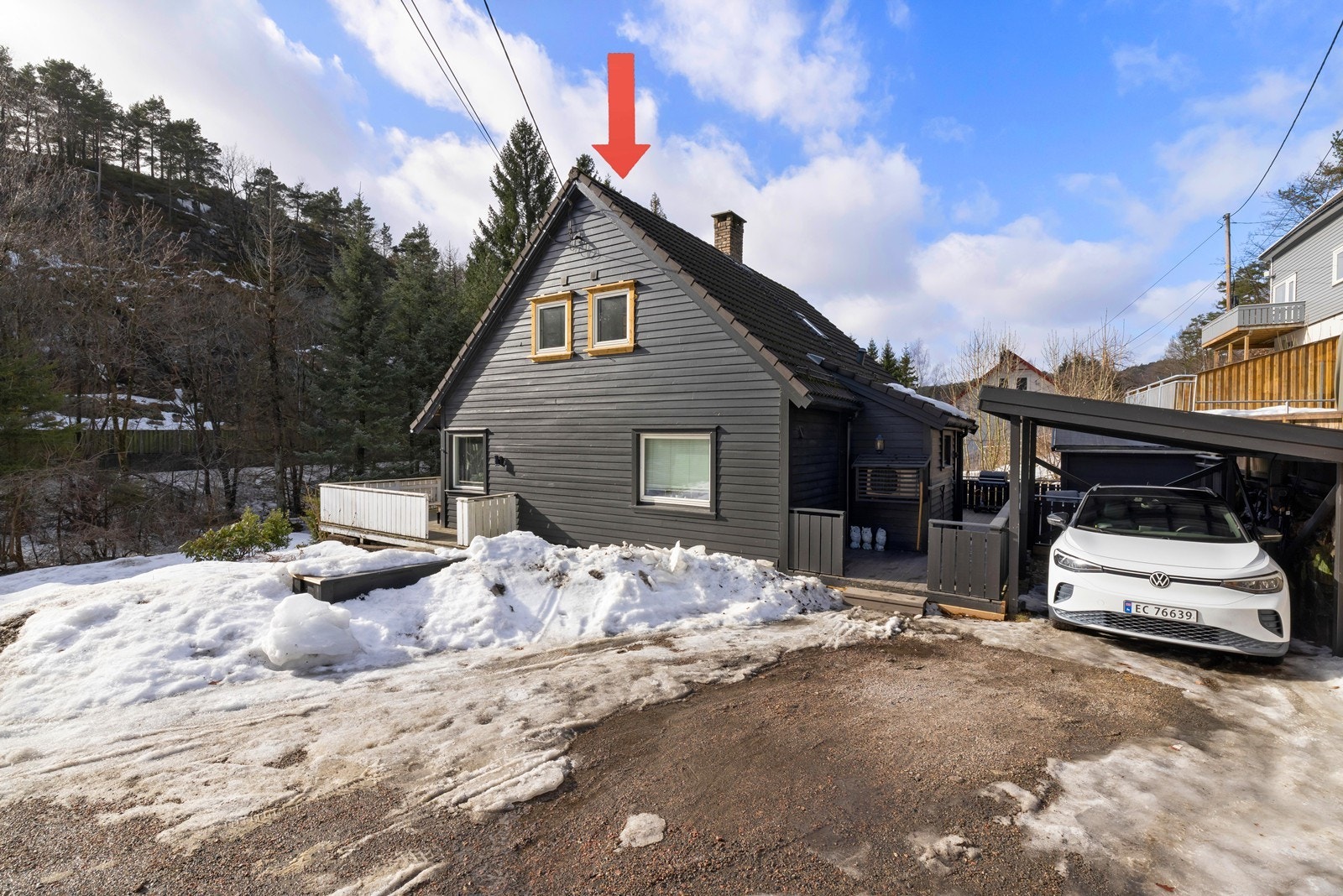 Dette er en hyggelig del av tomannsbolig med gang i 1.etg. og trapp opp til leilighet i loftetasje Galleribilde