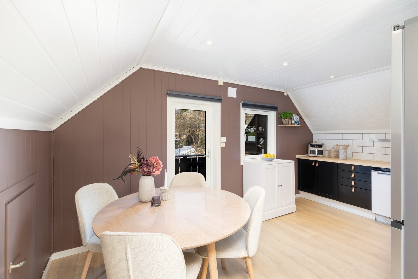 Plass til spisebord ved kjøkken Galleribilde