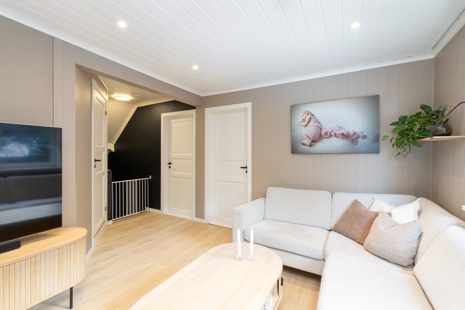 Stue sett mot soverom Galleribilde