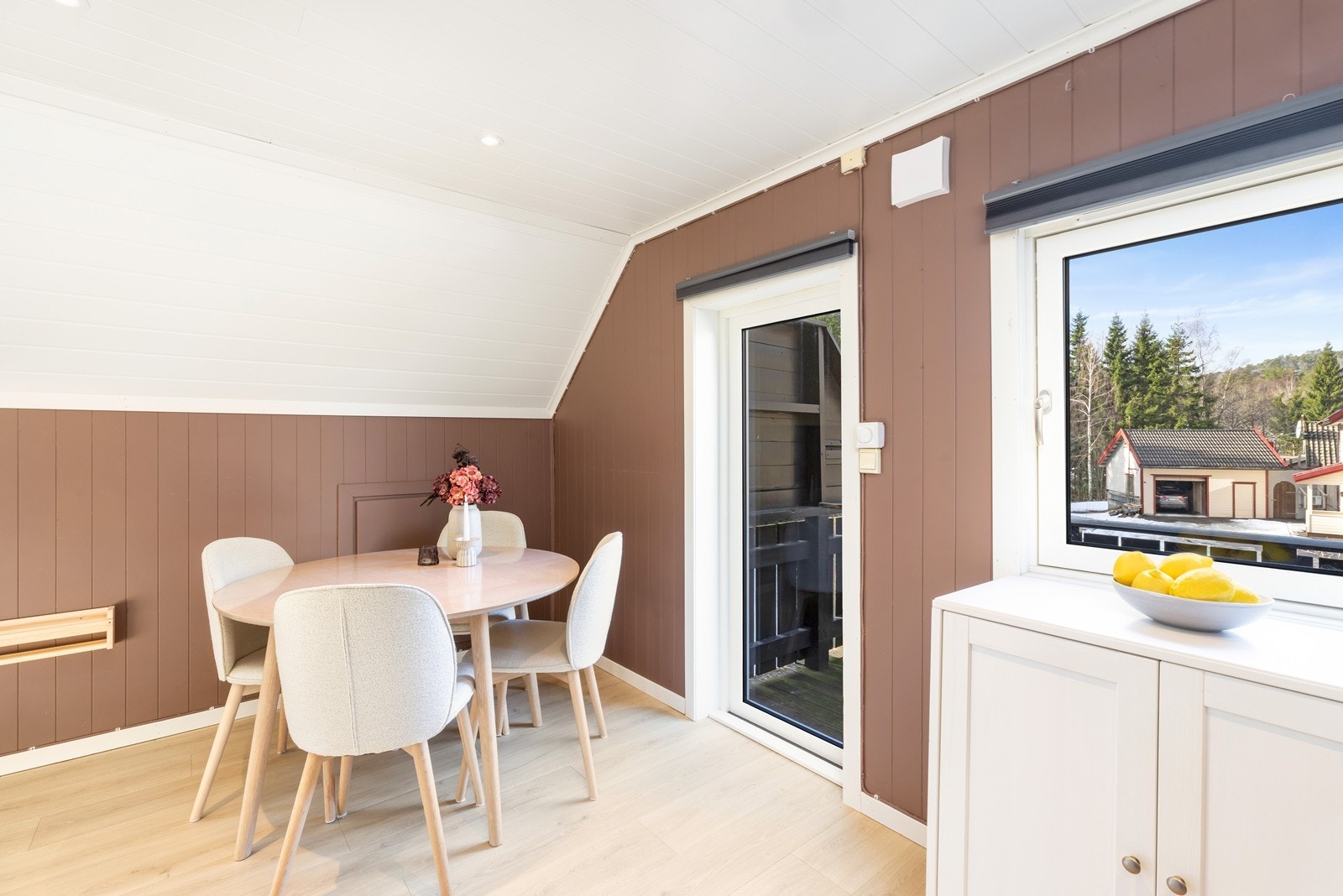 Utgang til liten balkong fra kjøkken Galleribilde