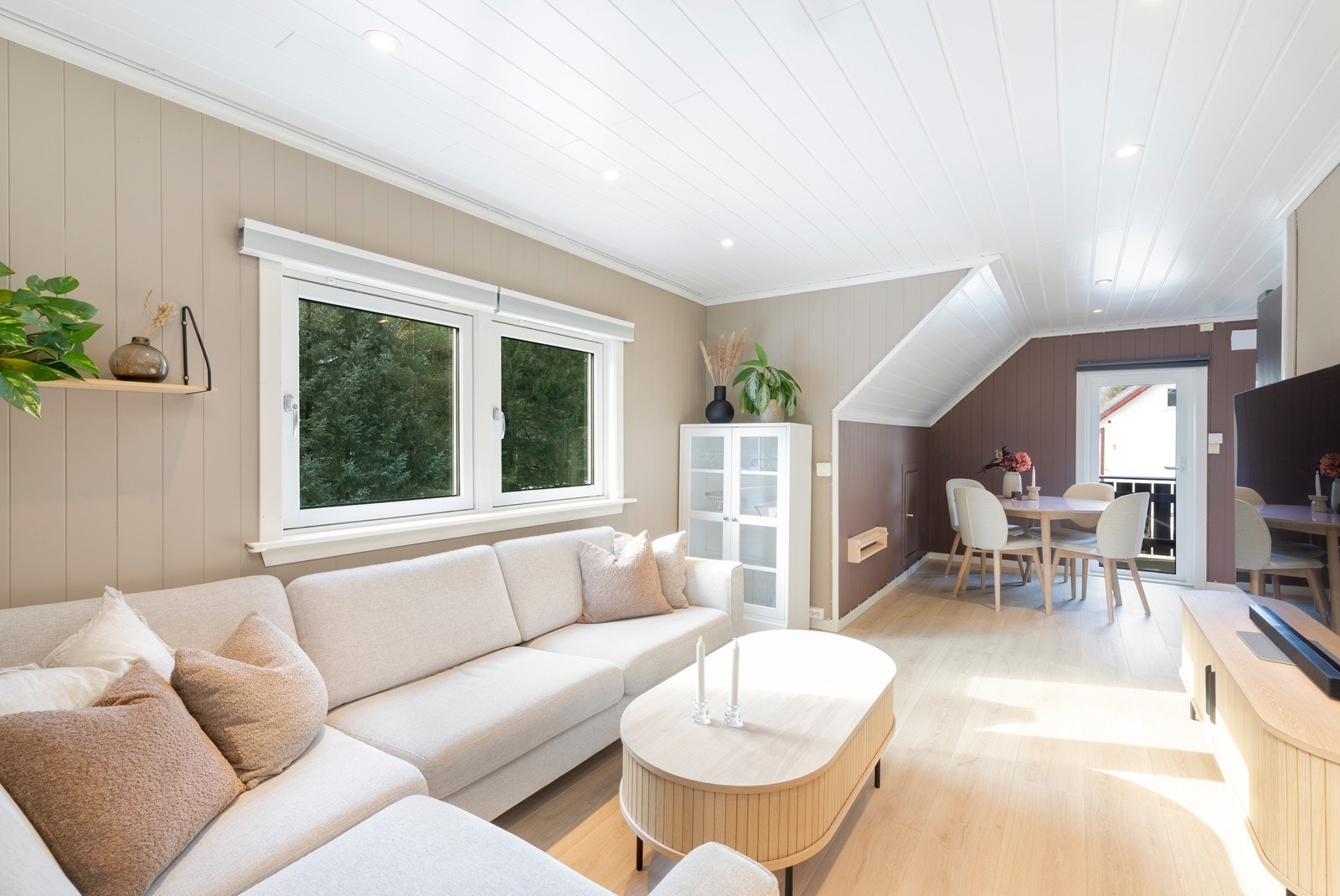 Eiendomsmegler Norge ved Henrik Lossius ønsker deg velkommen til Breimyrveien 12! Galleribilde