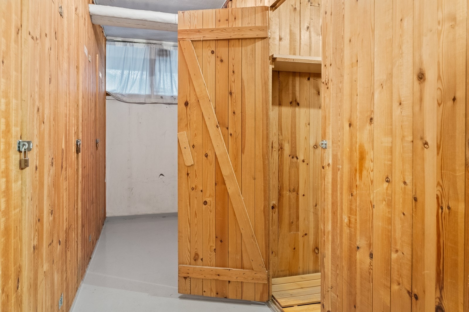 Leiligheten disponerer 2 boder i kjeller. Galleribilde