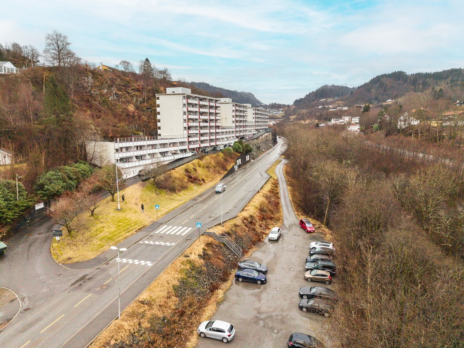 Kort vei til felles parkeringsplass. Galleribilde