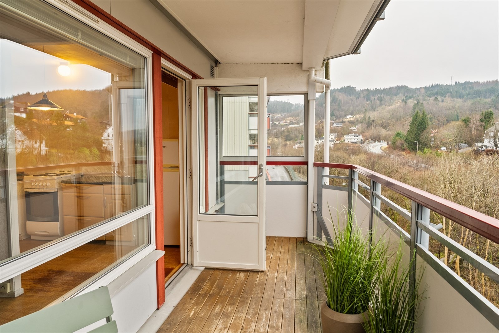 Fra stuen er det utgang til en vestvendt balkong Galleribilde