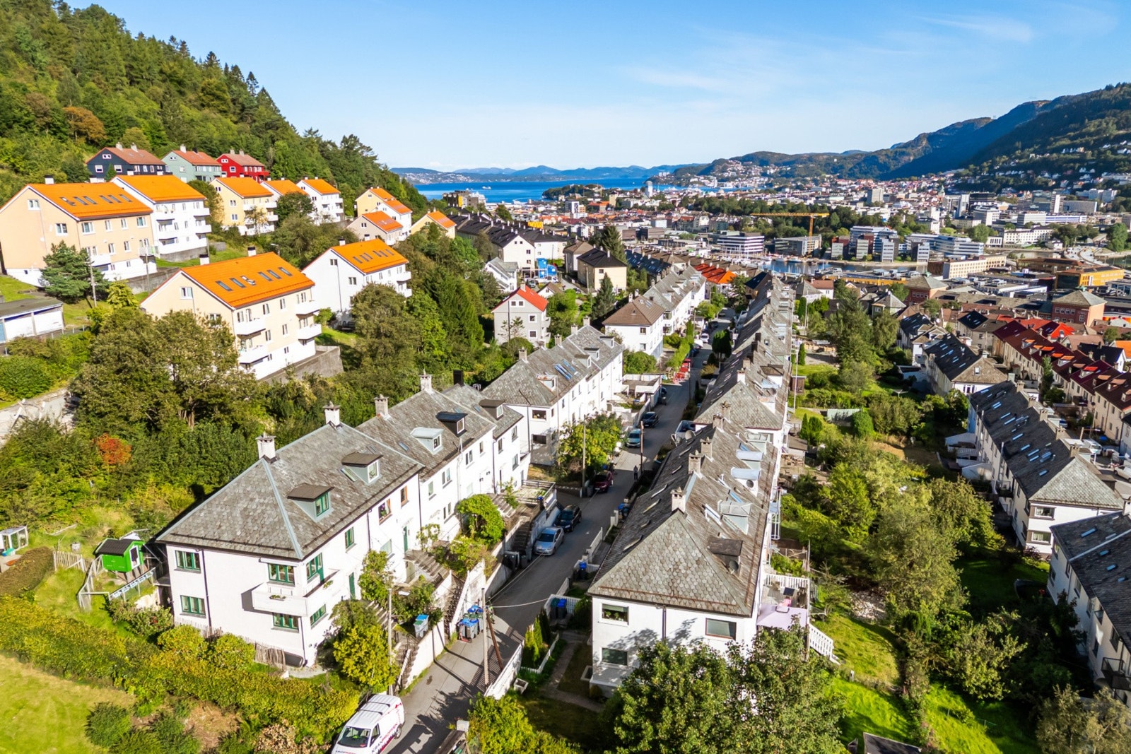 Alt i alt er Løvstakken et fantastisk sted å bo - tilbaketrukket med frodige omgivelser - samtidig som du bor sentralt. Galleribilde