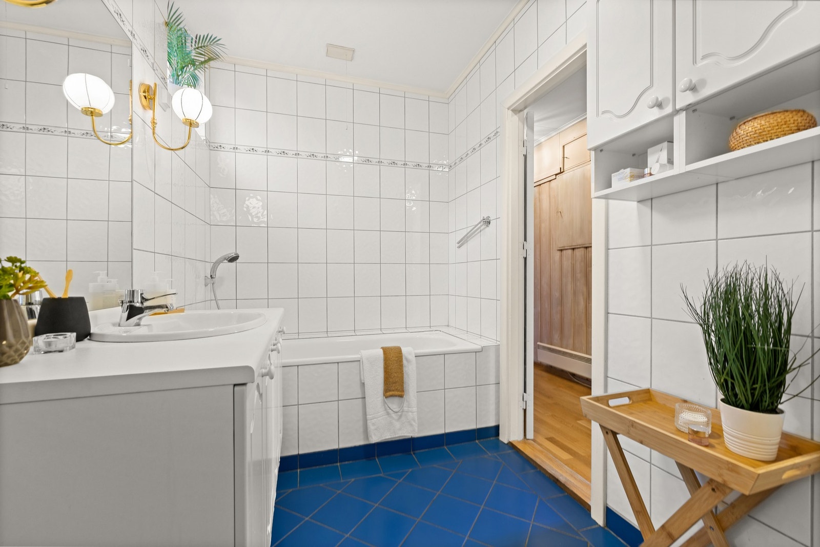 Hovedbadet i underetasjen Galleribilde