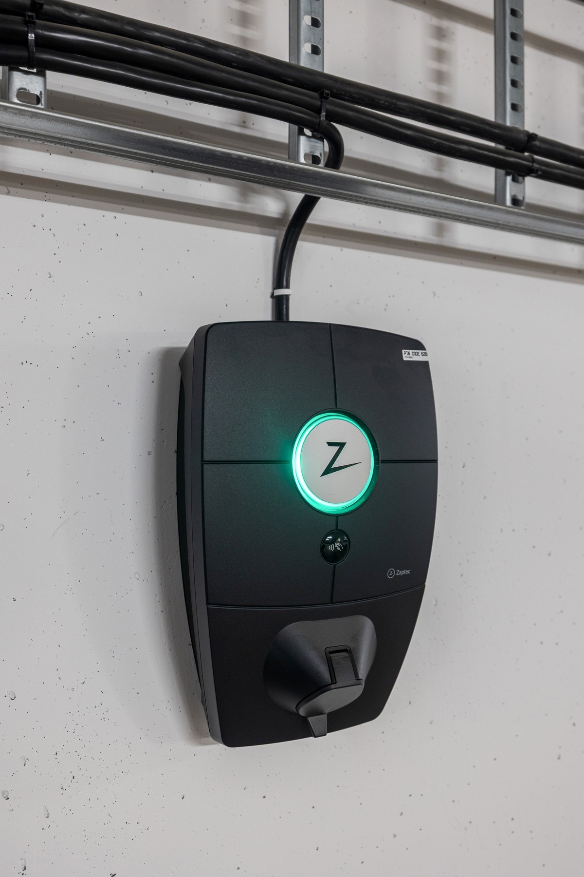 Det er montert el-bil lader på plassen. Galleribilde