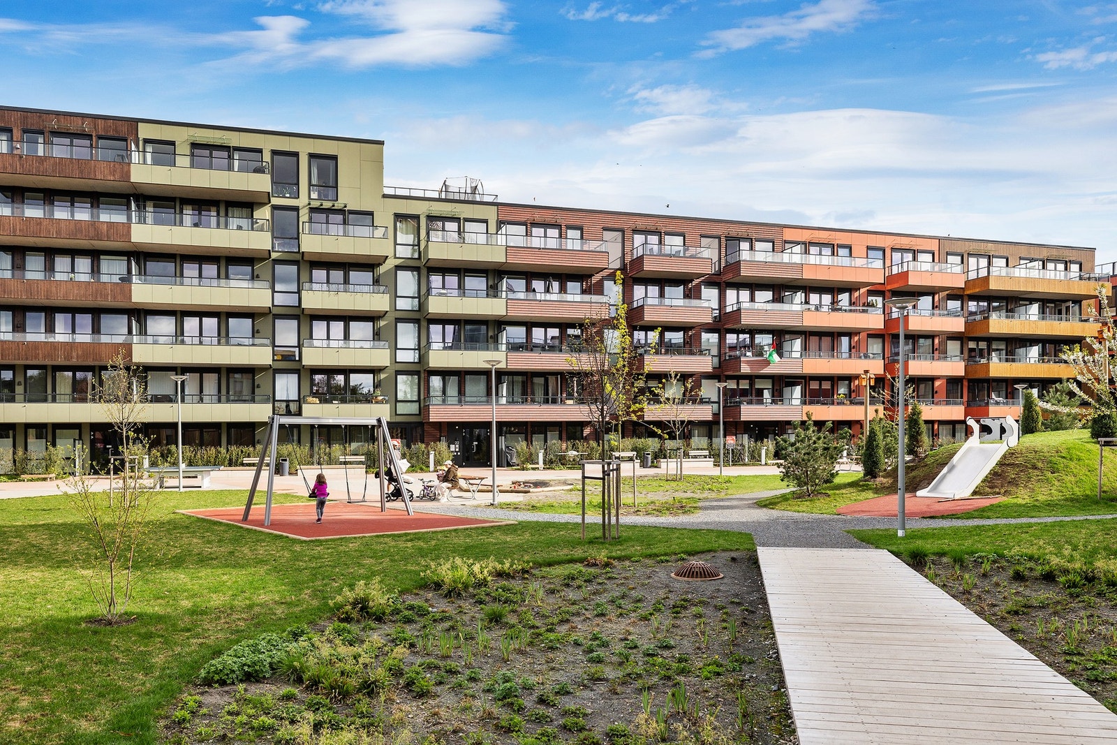 Området er pent opparbeidet med lekeplass og fine grøntområder. Galleribilde