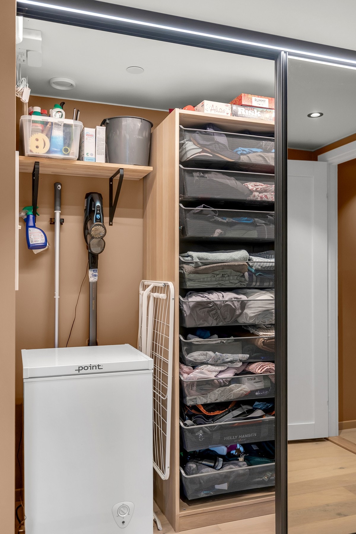 Her er det godt med plass til ønsket oppbevaring. Galleribilde