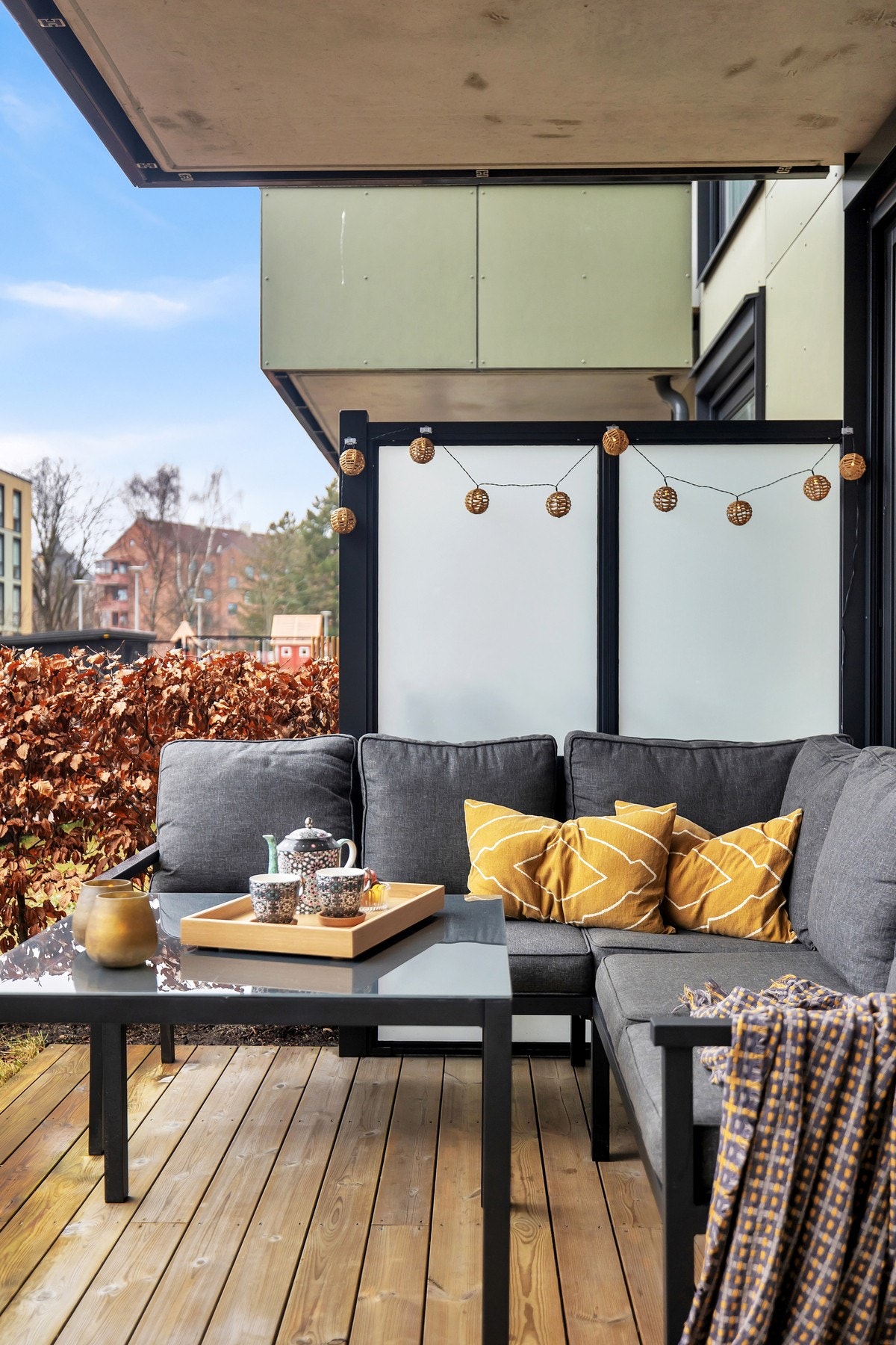 Her kan man nyte fine sommerdager. Selger har satt opp en ekstra glassvegg. Galleribilde