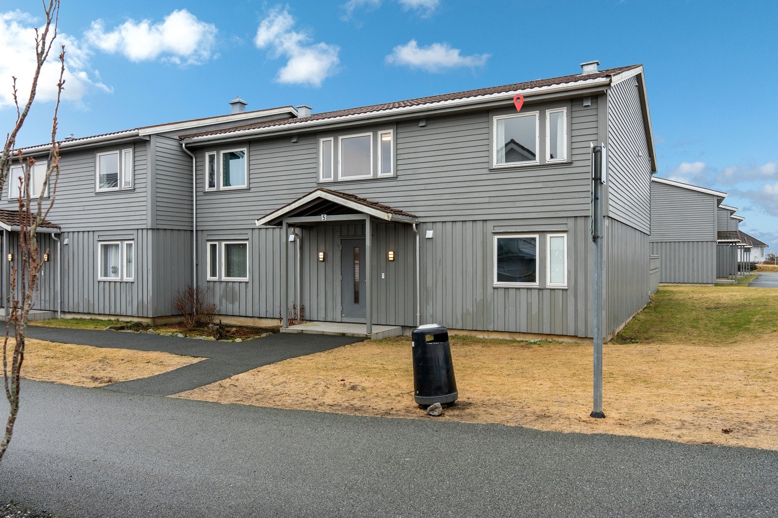 Fasade, velkommen inn. Galleribilde