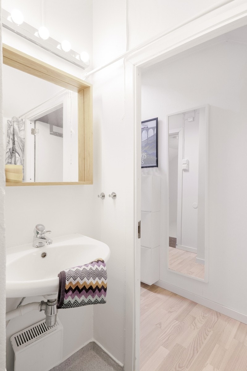 Et funksjonelt lite bad som fungerer i hverdagen. Galleribilde