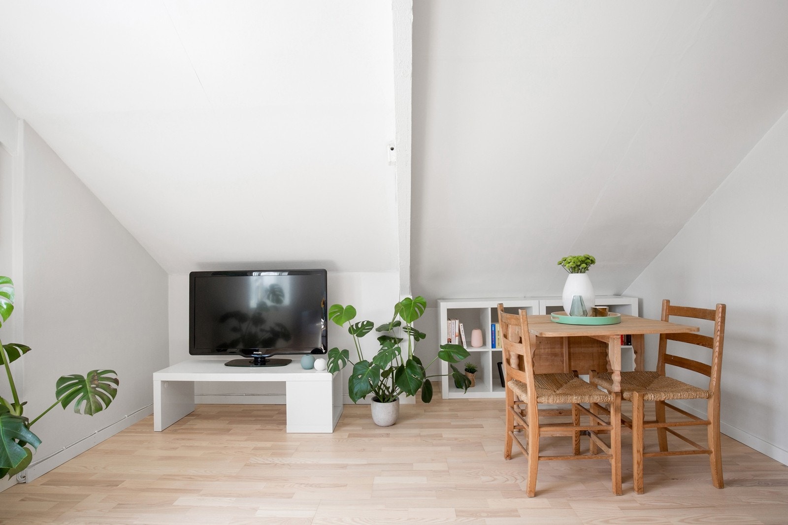 Her har man god plass til både spisebord og sofaseksjon. Galleribilde