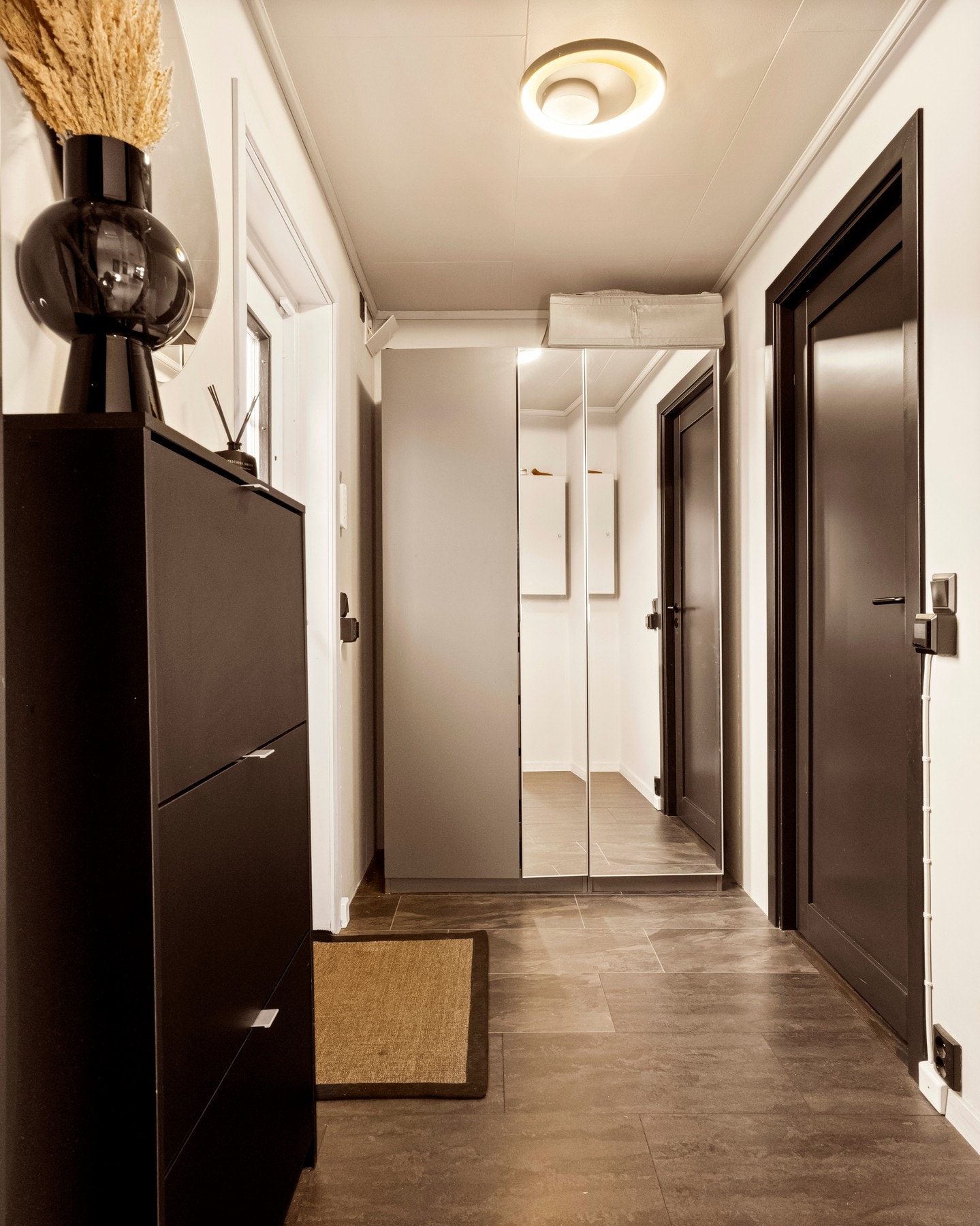 Gang/entrè med garderobe Galleribilde