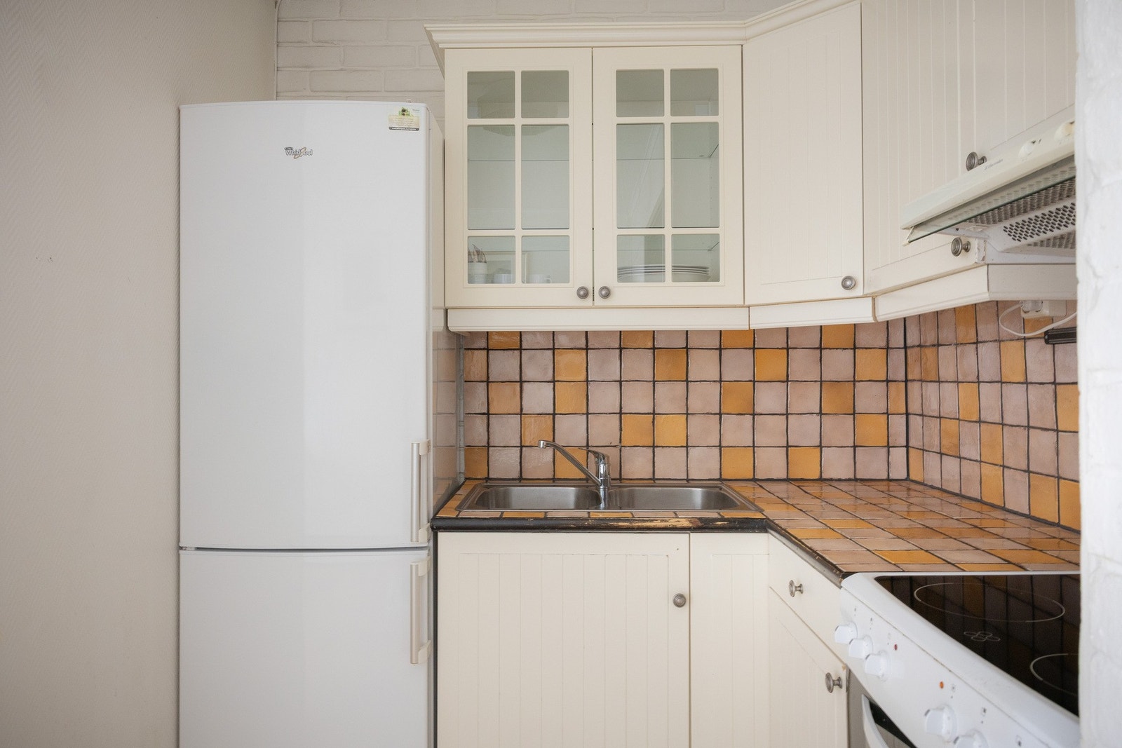 Kjøkkenet har ventilator tilkoblet kanal for avtrekk. Galleribilde