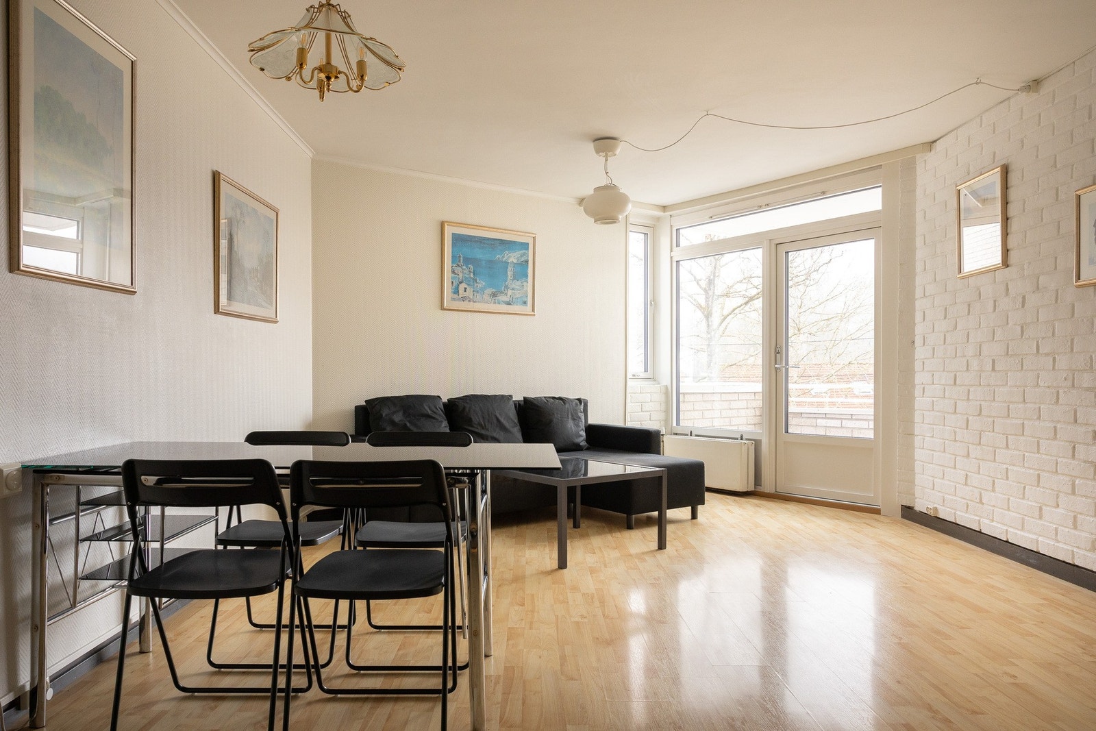 Munkerudkleiva 10 er en 1-roms selveier leilighet på ca. 36 m² beliggende i byggets 3. etasje. Galleribilde